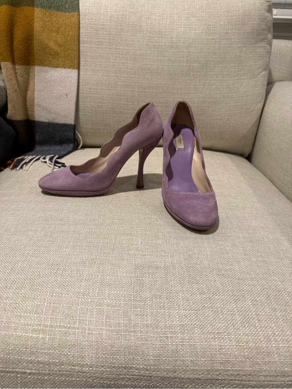 Vintage Prada Wavy Lavender Suede Scalloped High Heel Pumps Size 38